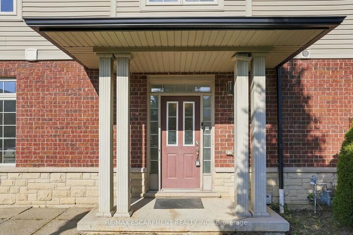 Property Photo:  400 Stonehenge Drive 8  ON L9K 0A2 