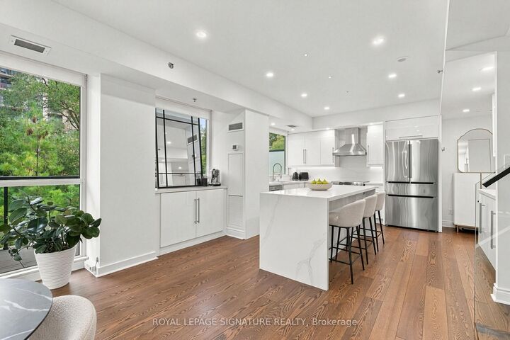 Property Photo:  2230 Lake Shore Boulevard W 107  ON M8V 0B2 