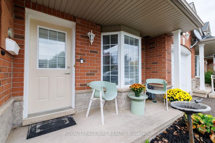 Property Photo:  399 Autumn Crescent  ON L3C 7K1 