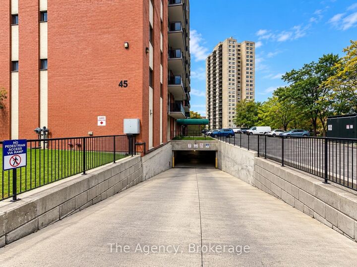 Property Photo:  45 Paisley Boulevard W 203  ON L5B 1E4 
