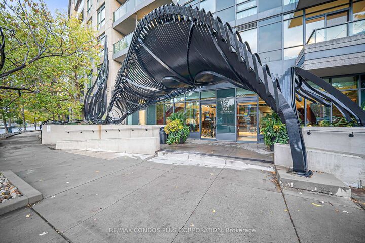 Property Photo:  231 Fort York Boulevard 1609  ON M5V 1B2 