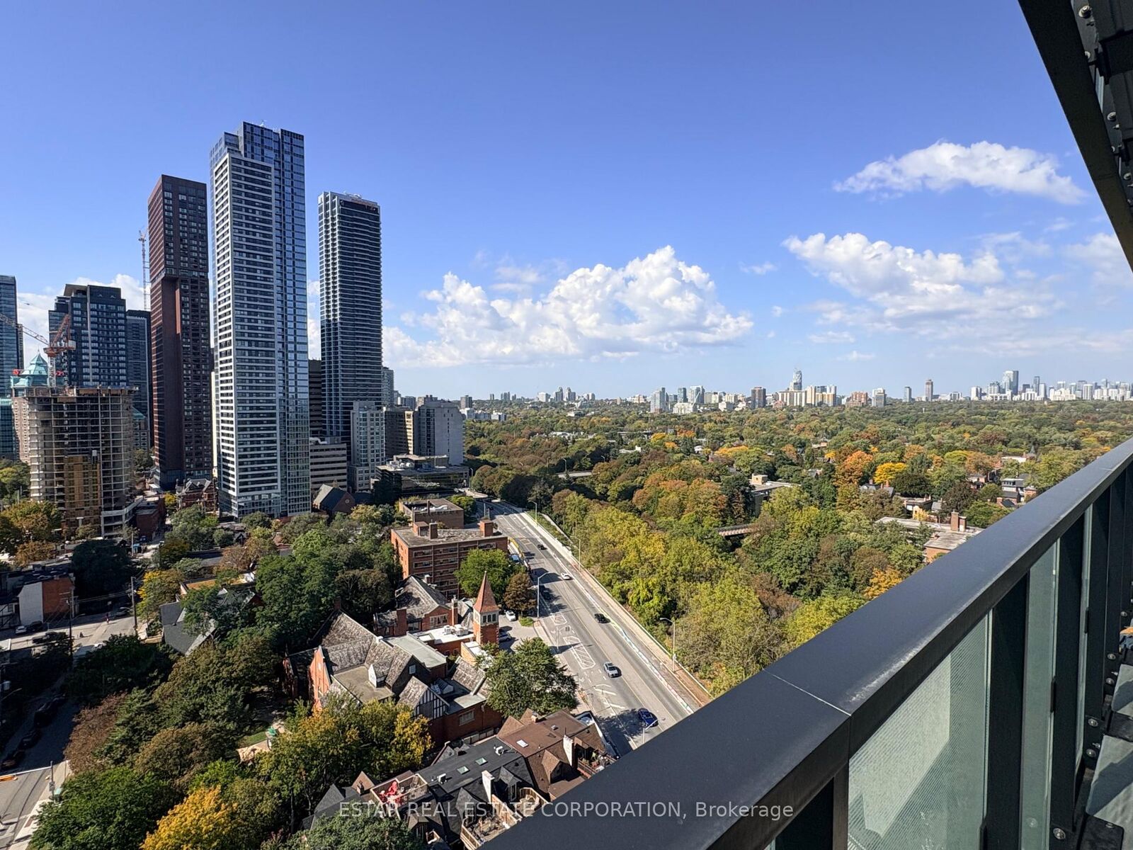 Property Photo: 575 Bloor Street 1811 ON M4X 1J8