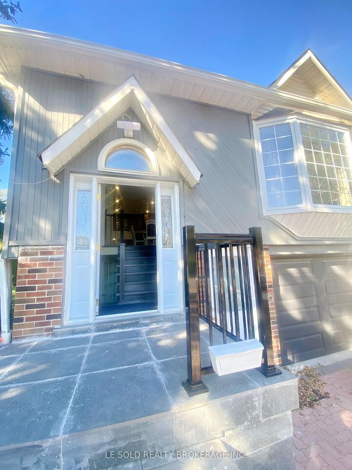 Property Photo: 2 Chipwood Crescent Upper ON M2J 3X7