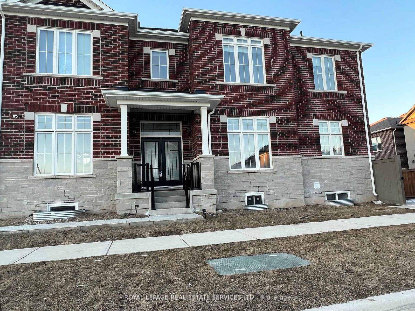 Property Photo:  506 Kennedy Circle W  ON L9E 1R1 