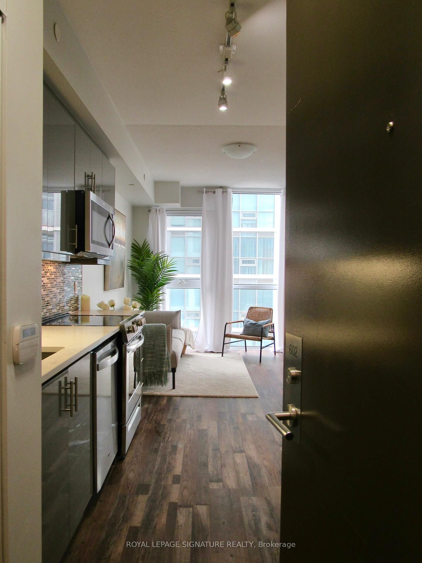 Property Photo:  17 Zorra Street 602  ON M8Z 0C8 