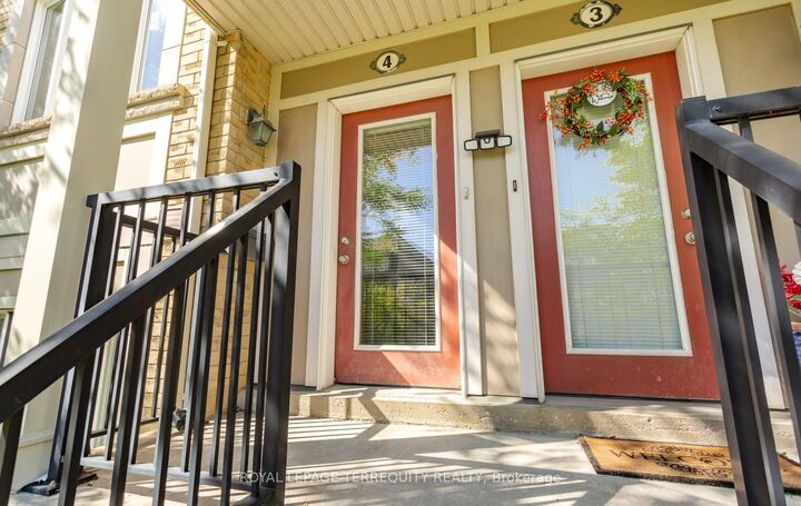 Property Photo:  3025 Destination Drive 4  ON L5M 0P3 