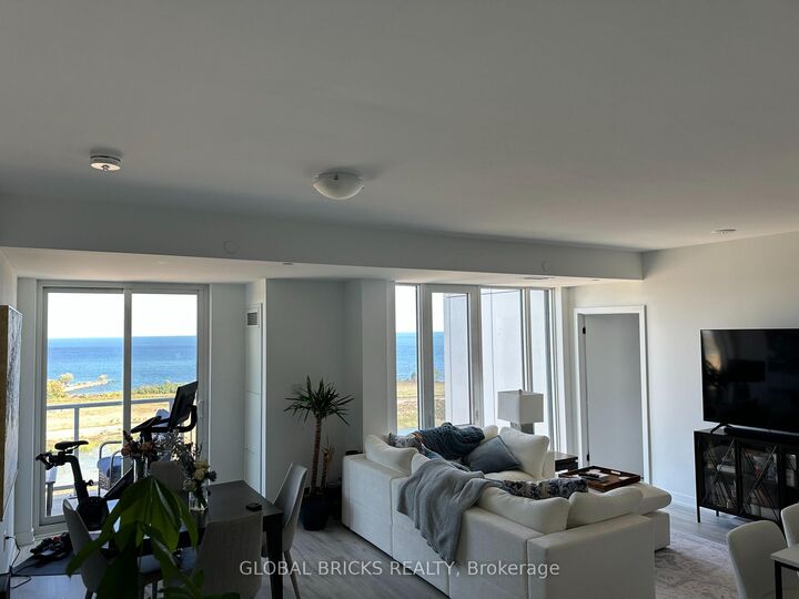 Property Photo:  220 Missinnihe Way 1310  ON L5H 0A9 