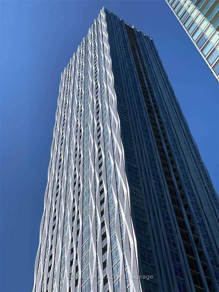 Property Photo:  1 Yorkville Avenue 2901  ON M4W 0B1 
