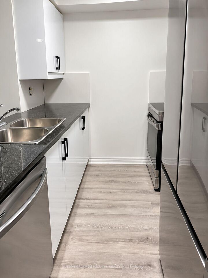 Property Photo:  70 High Park Avenue 1406  ON M6P 1A1 