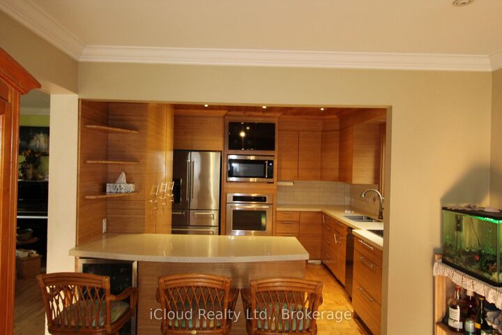 Property Photo:  623 Hartfordshire Lane  ON L5B 2W9 