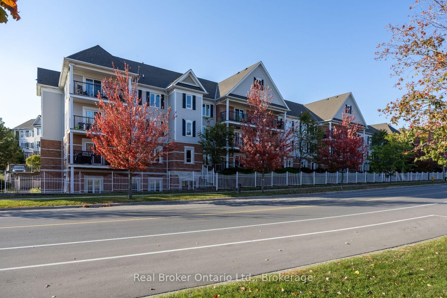 Property Photo: 106 Aspen Springs Drive 108 ON L1C 5N7