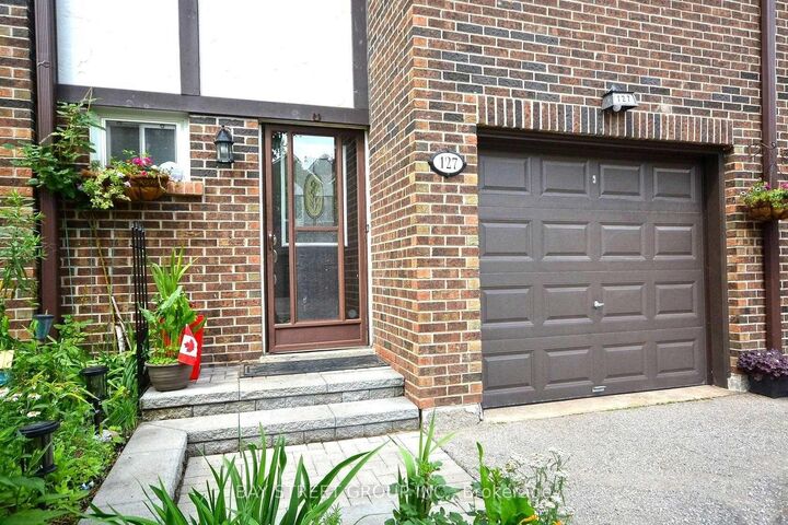 Property Photo:  2120 Rathburn Road E 127  ON L4W 2S8 