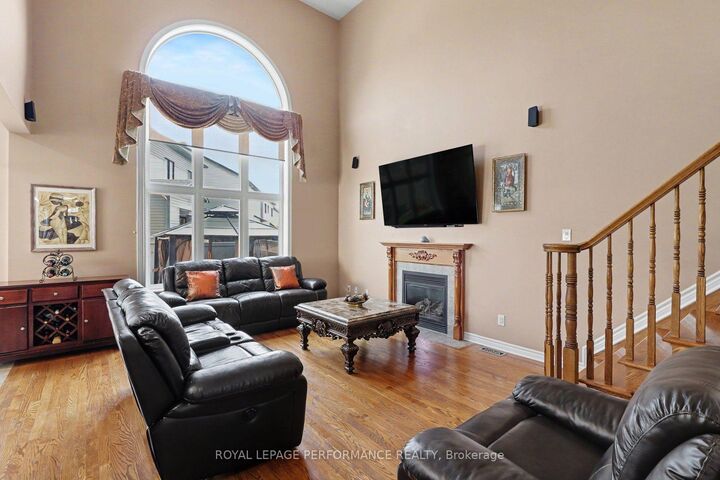 Property Photo: 119 Felicity Crescent ON K1W 0C3