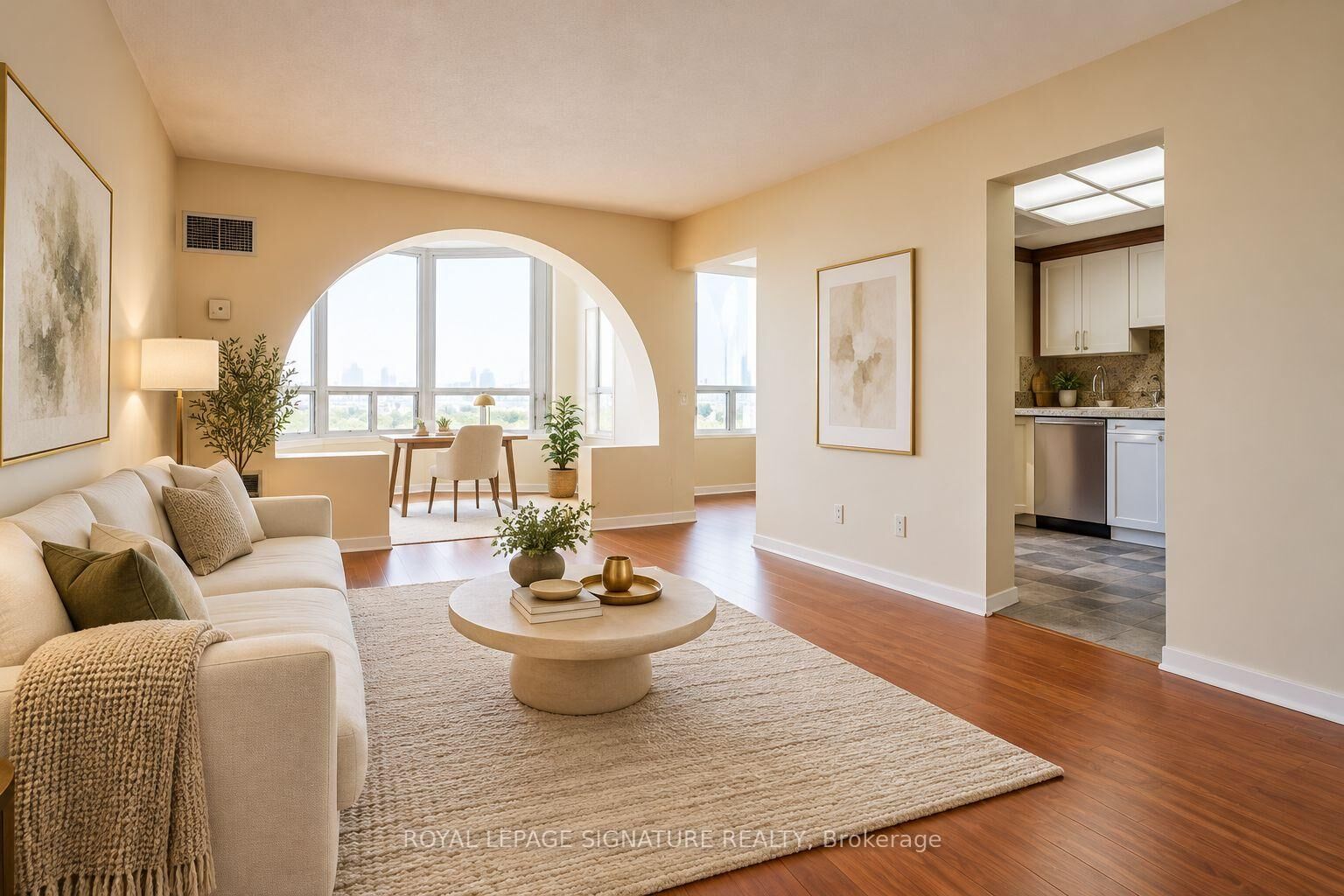 Property Photo: 135 Hillcrest Avenue 916 ON L5B 4B1
