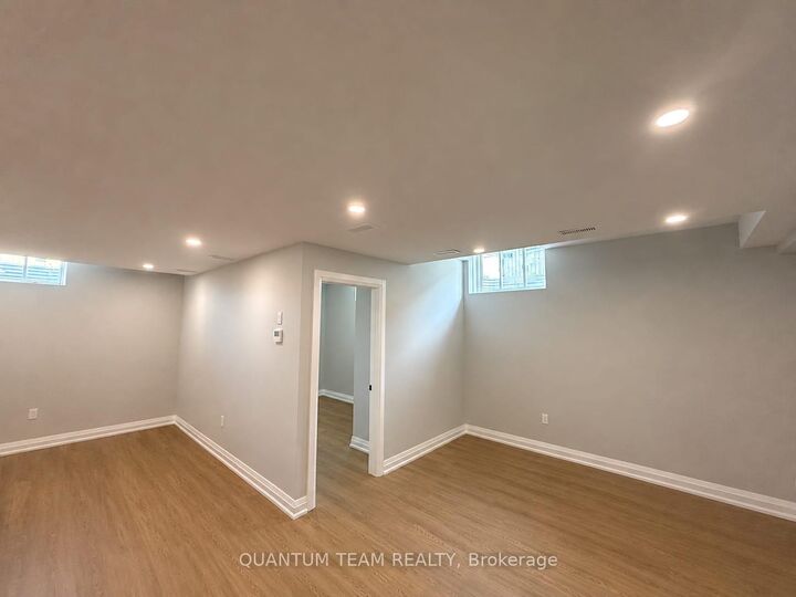 Property Photo: 6196 Curlin Crescent 2 ON L2H 0B8