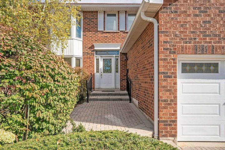 Property Photo:  2151 Pineview Drive  ON L6H 5M3 