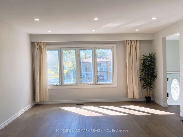 Property Photo:  6 Snowhill Crescent  ON M1S 3T5 