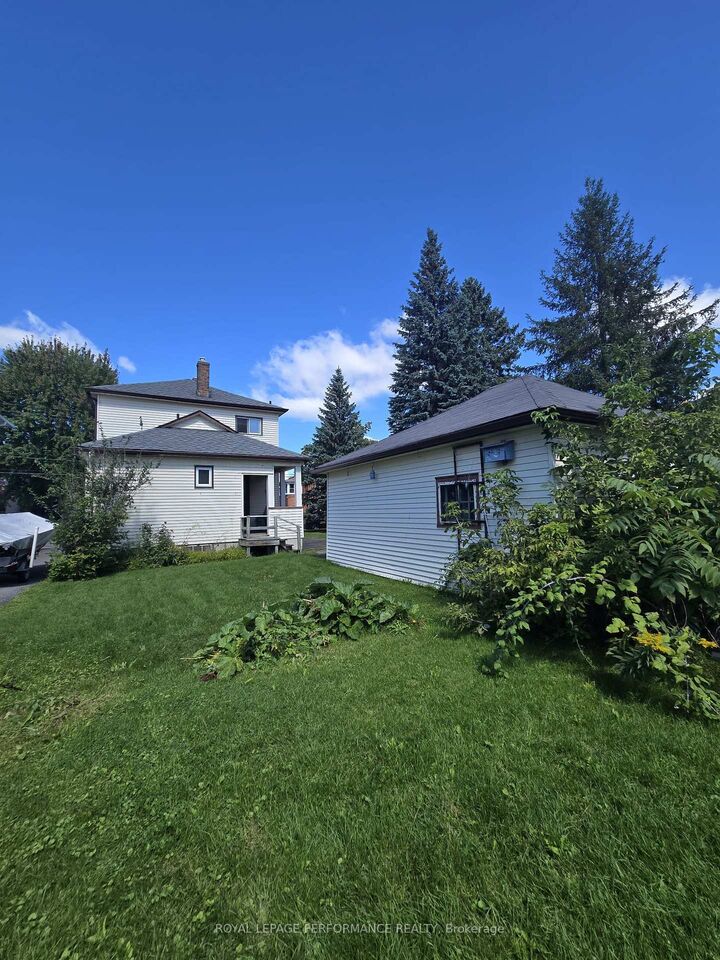 Property Photo:  436 Fourth Street E  ON K6H 2J6 