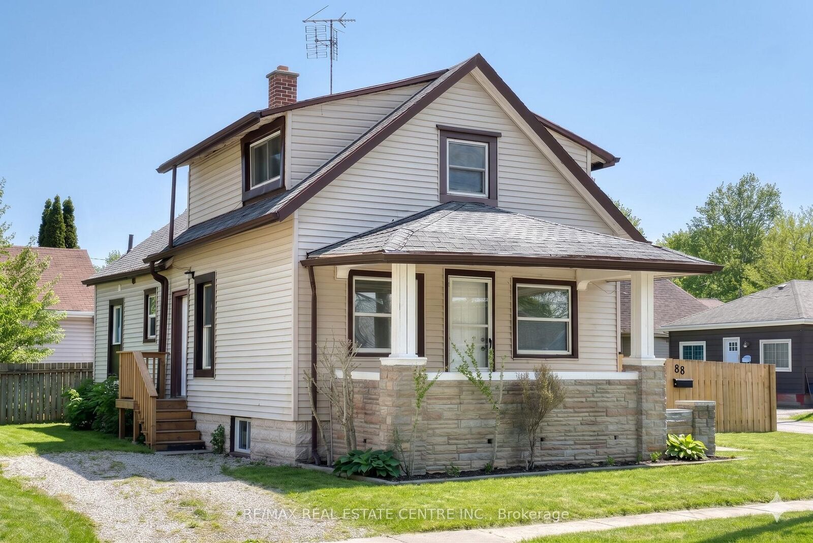Property Photo: 88 Lorne Avenue ON N7M 1R9