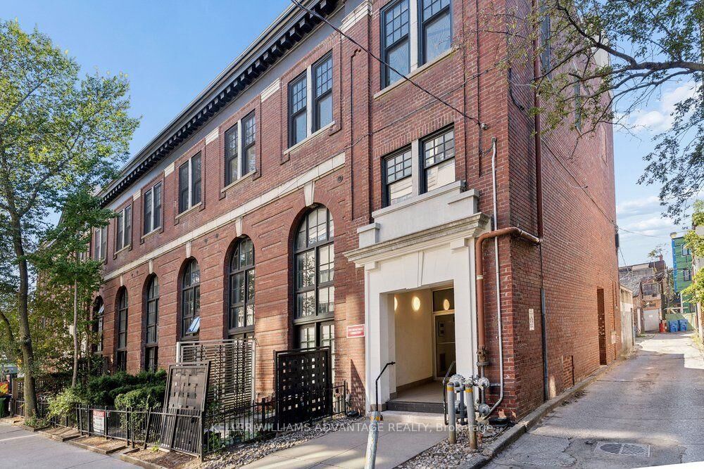 Property Photo: 394 Euclid Avenue 201 ON M6G 2S9