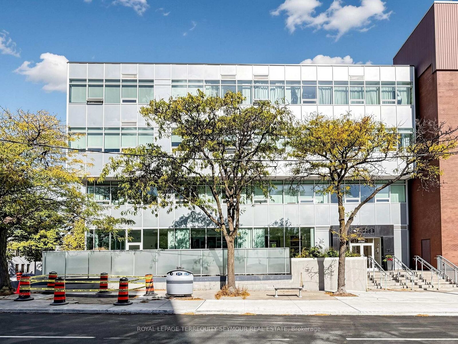 Property Photo:  562 Eglinton Avenue E 401  ON M4P 1P1 