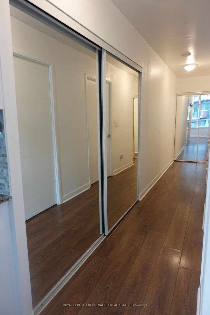 Property Photo: 15 Bruyeres Mews 614 ON M5V 0A7