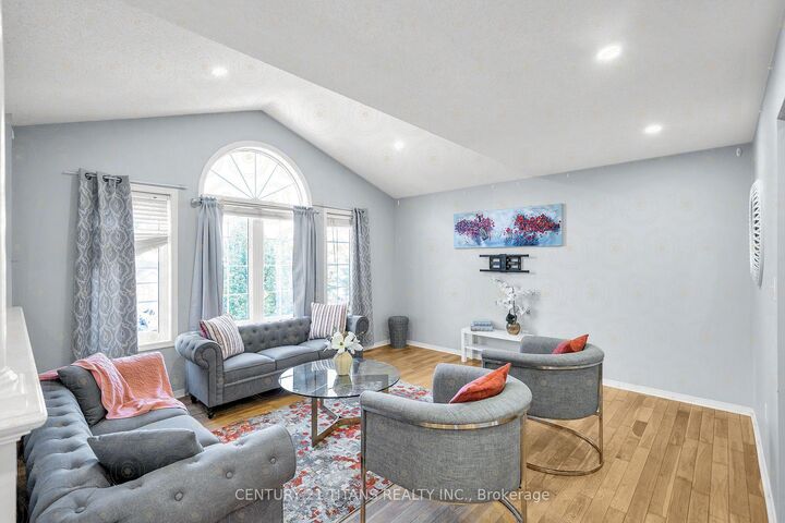 Property Photo:  51 Marchwood Crescent  ON L1C 5K5 
