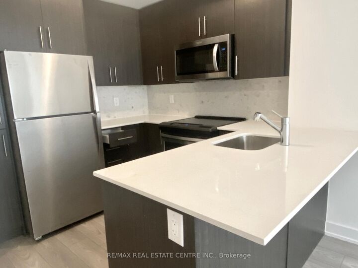 Property Photo:  3483 Widdicombe Way 5  ON L5L 0B8 