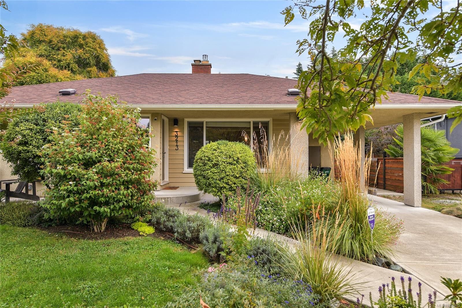 Property Photo:  3213 Aldridge St  BC V8P 4L7 