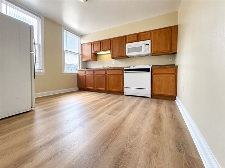 Property Photo:  546 Greenfield Ave 2  PA 15207 