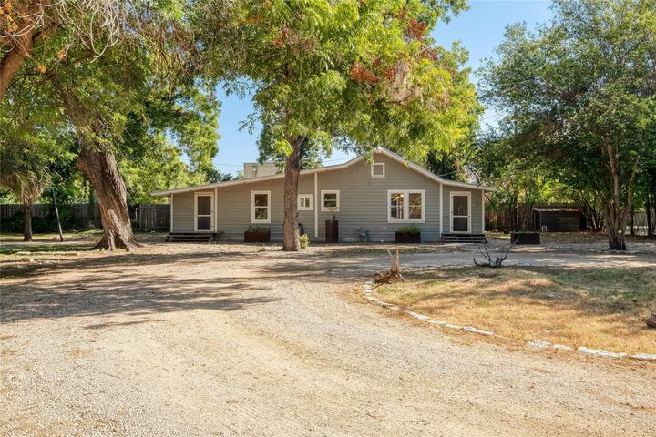 Property Photo:  712 Nowotny Lane  TX 78702 
