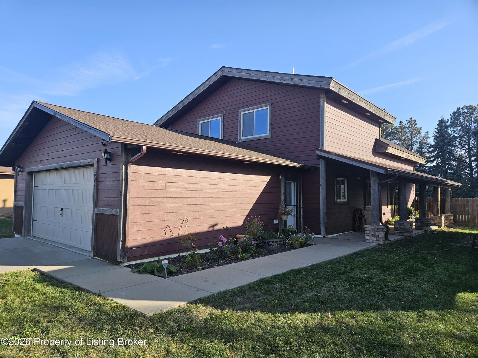 Property Photo: 665 Cliff Street ND 58630