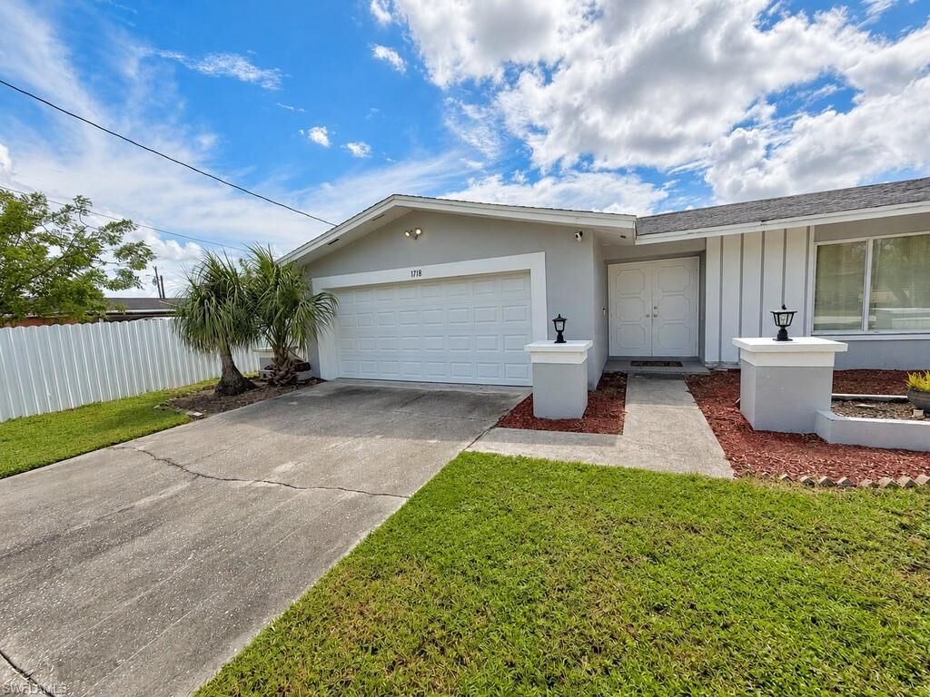 Property Photo:  1718 NE 7th St  FL 33909 