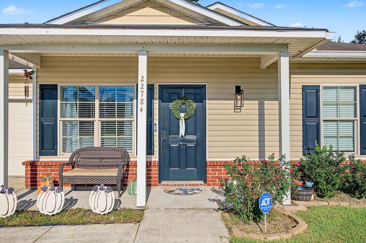 Property Photo: 22784 Lafourche Ln LA 70726