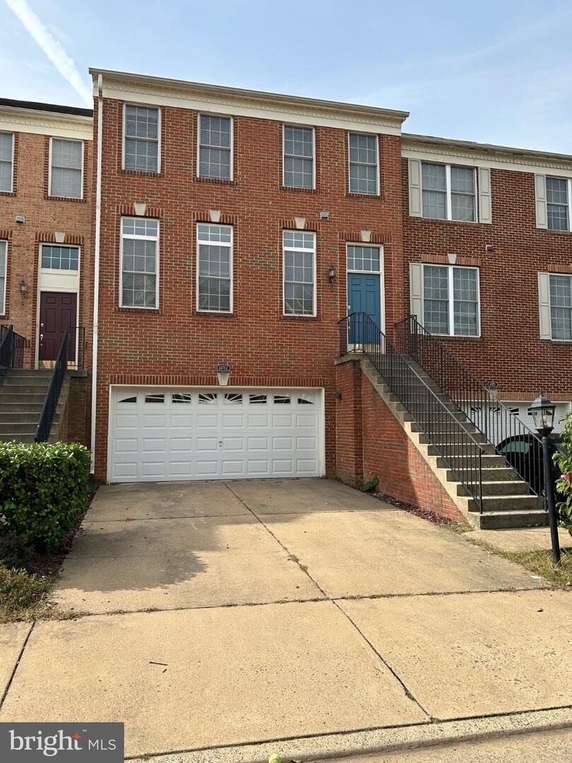 Property Photo:  43723 Stoke Chapel Terrace  VA 20148 