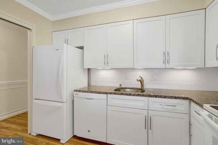Property Photo:  3800 Fairfax Drive 105  VA 22203 