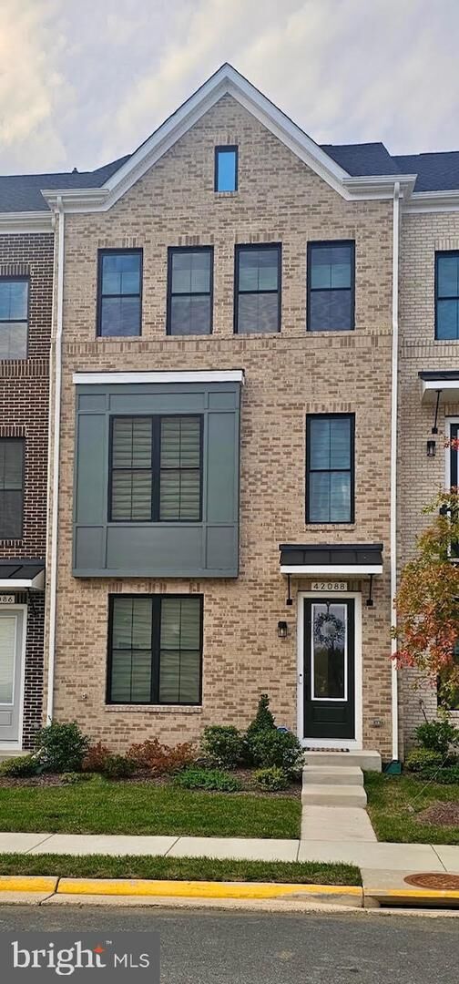 Property Photo:  42088 Picasso Square  VA 20148 