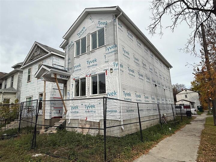 Property Photo:  1313 Logan Avenue  MB R3E 1R5 