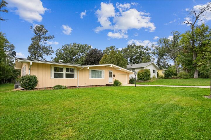 Property Photo:  4209 Northwood Drive NE  IA 52402 