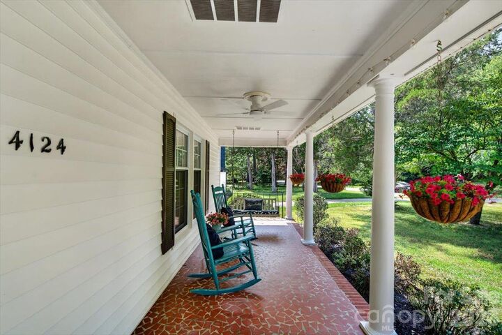 Property Photo:  4124 Bridgewood Lane  NC 28226 