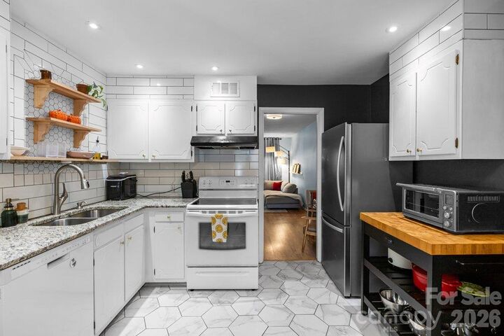 Property Photo: 4607 Hedgemore Drive D NC 28209
