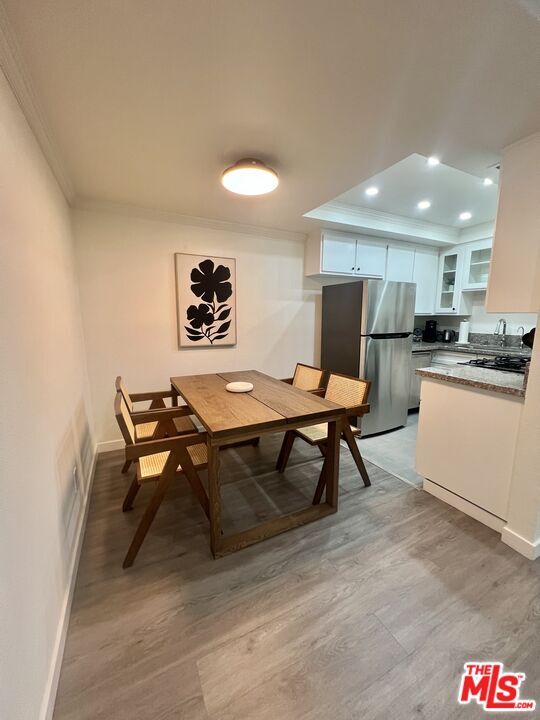 Property Photo:  408 Burchett St, Unit 5  CA 91203 