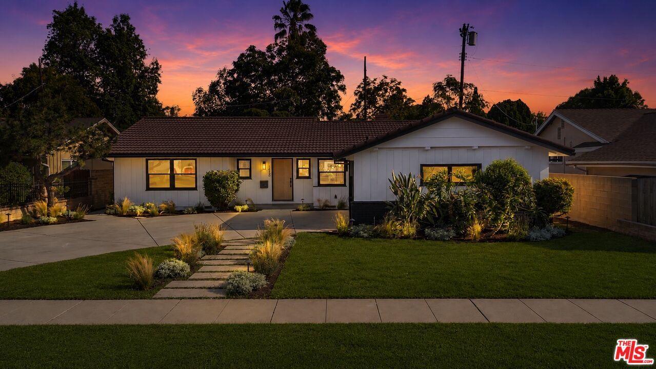 Property Photo:  14930 Leadwell St  CA 91405 