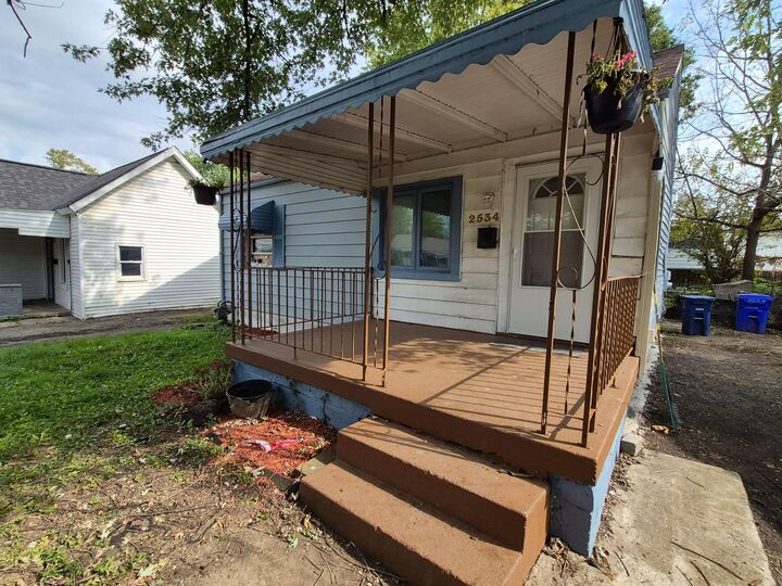 Property Photo: 2534 Azelda Street OH 43211