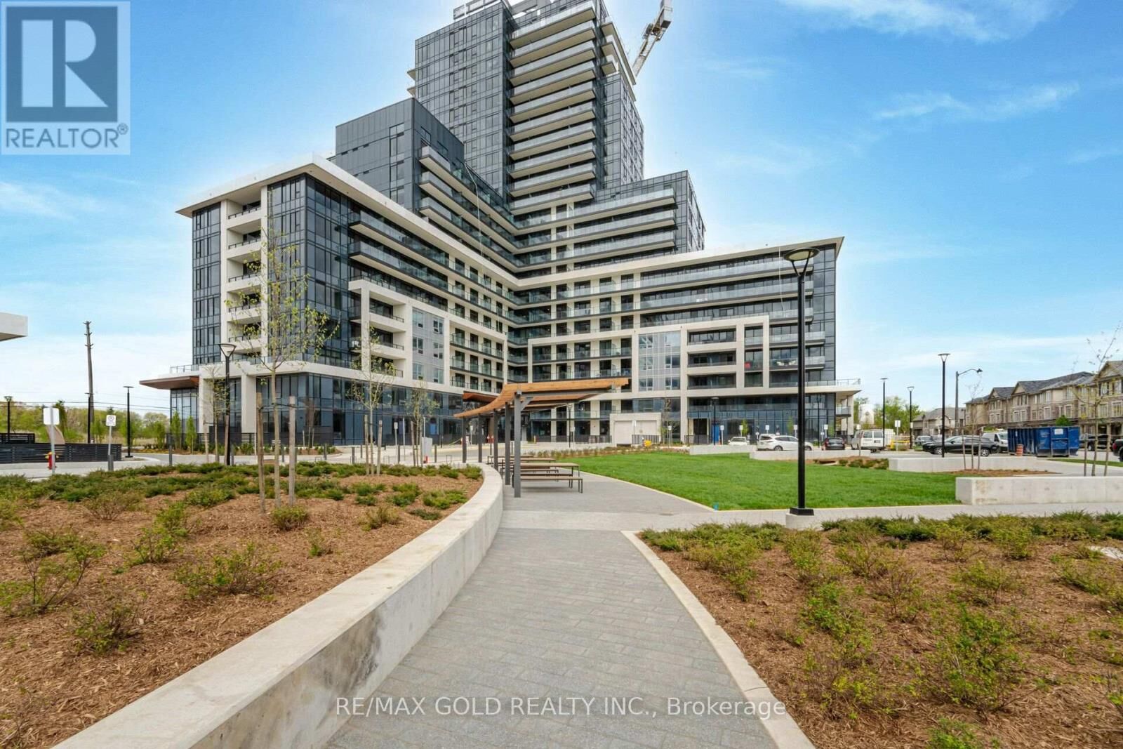 Property Photo:  3220 William Coltson Avenue 817  ON L6H 7X9 
