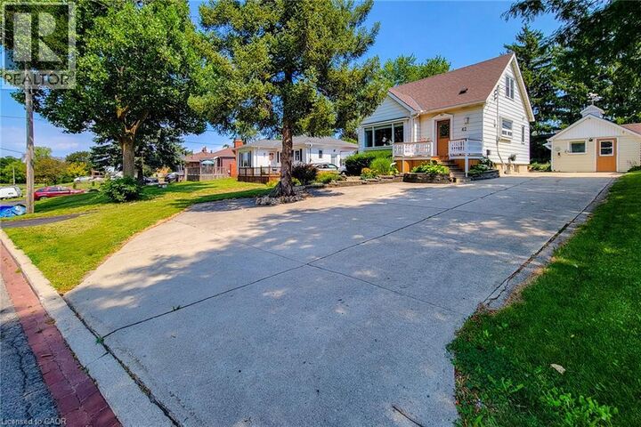 Property Photo:  42 Lake Avenue North  ON L8E 1L3 