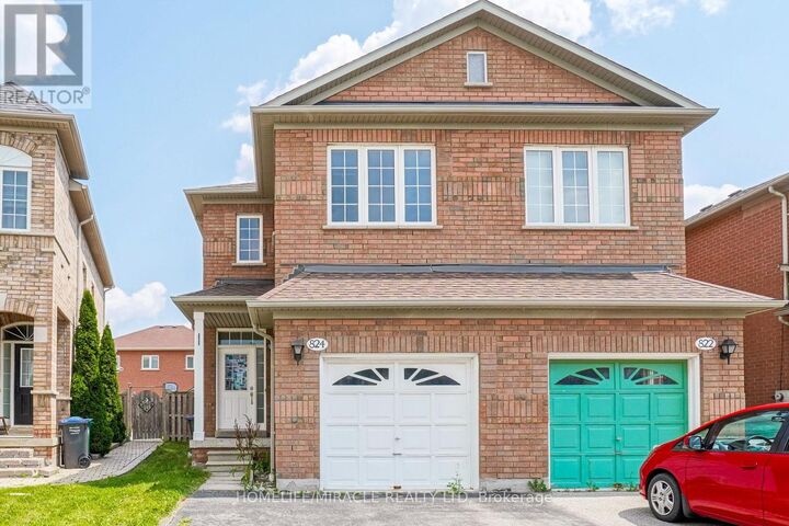 Property Photo: 824 Khan Crescent ON L5V 2R2