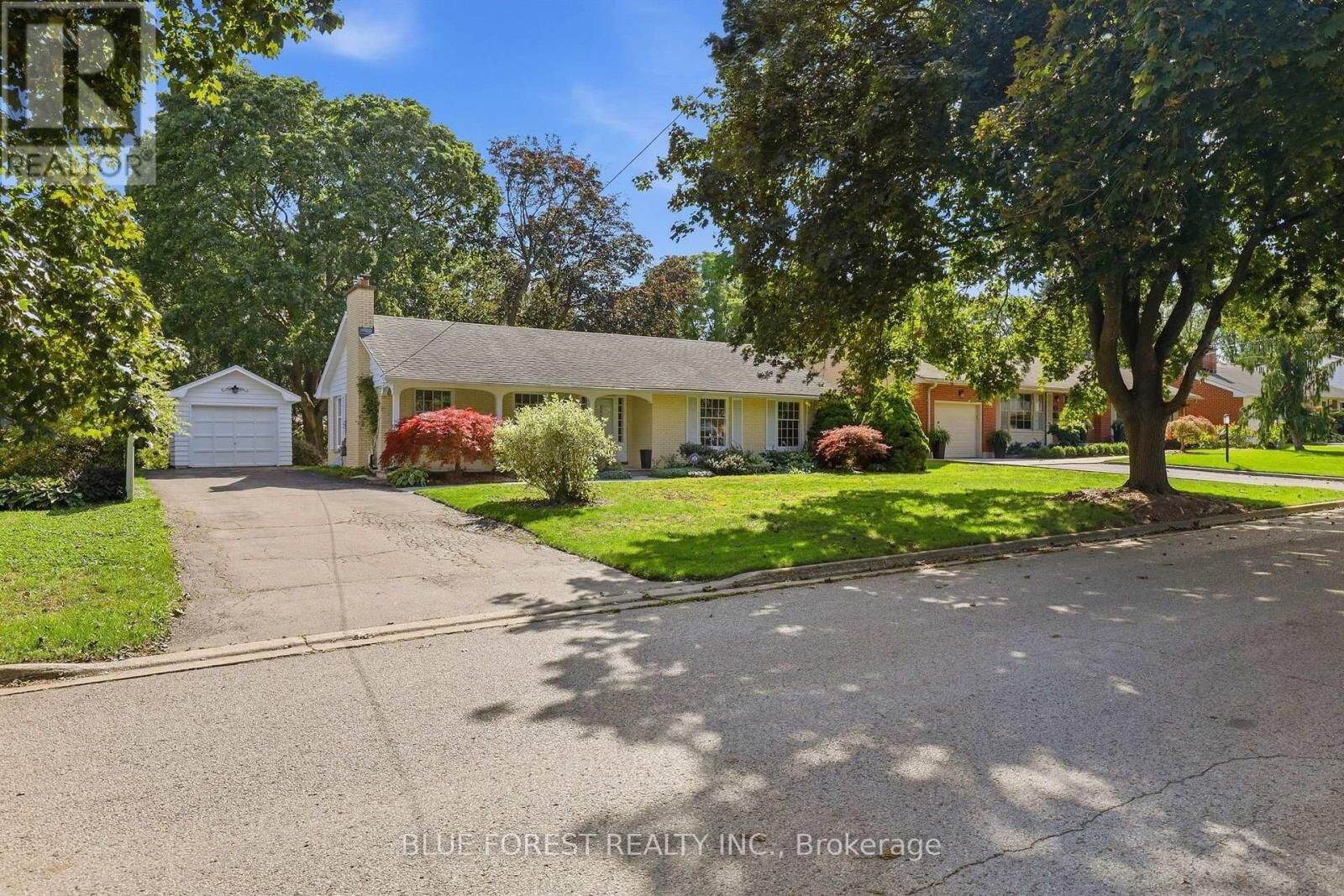 Property Photo:  465 Averill Crescent  ON N6C 2R8 