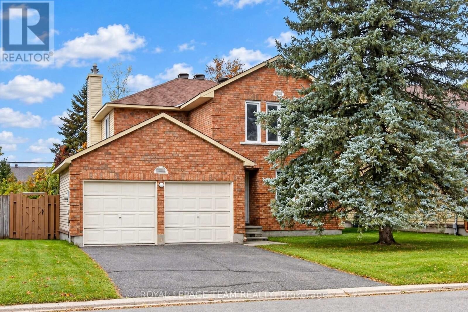 Property Photo: 97 Huntsman Crescent ON K2M 1H8