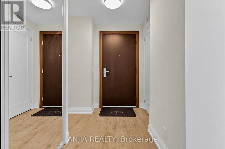 Property Photo:  18 Water Walk Drive 2705  ON L3R 6L5 